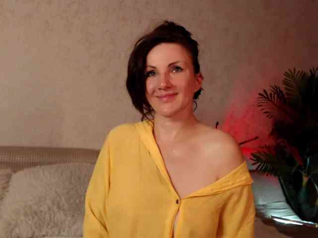 Mercedeswoman webcam