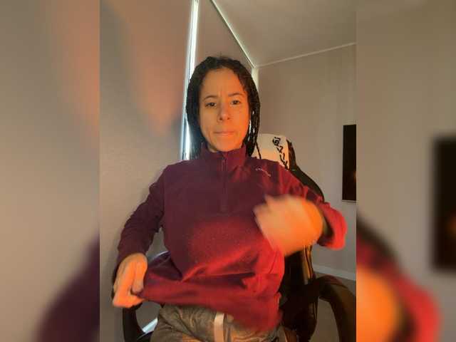 Lili-Cruz40 live cam on BongaCams