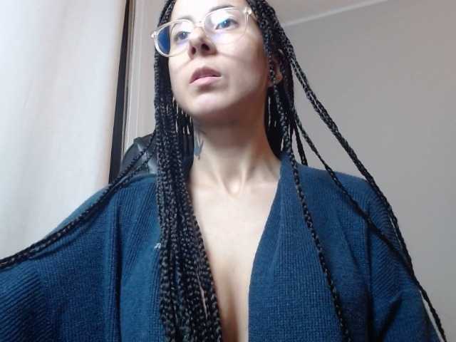 Lili-Cruz40 live cam on UnifiedCams