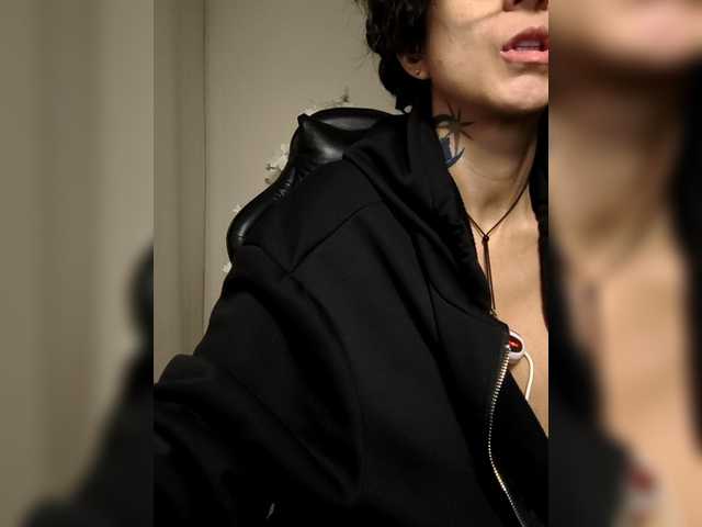 Lili-Cruz40 Live Cam on BongaCams