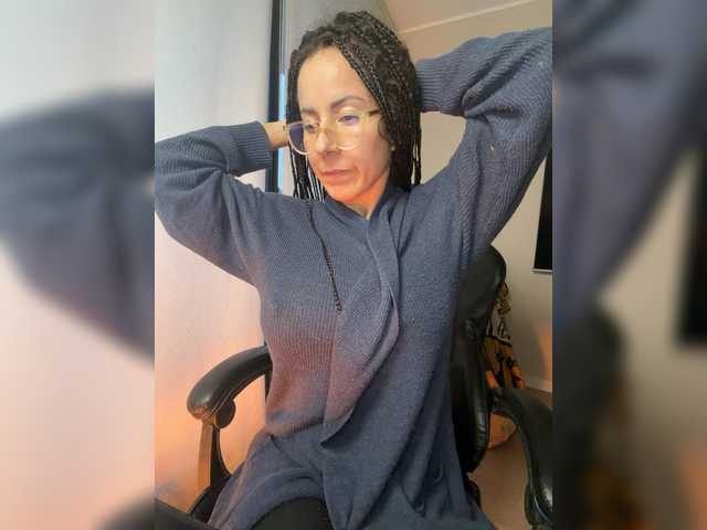 Lili-Cruz40 live cam on BongaCams