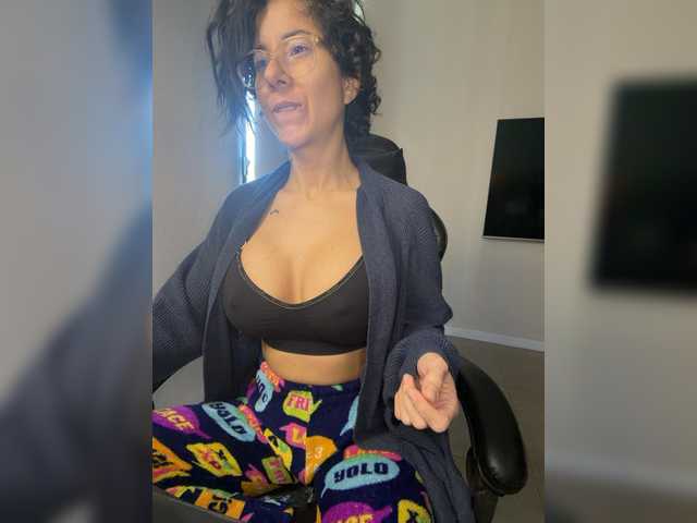 Lili-Cruz40 live cam on BongaCams