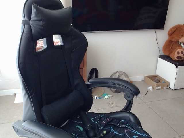 Lili-Cruz40's BongaCams show and profile