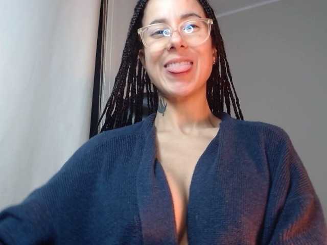 Lili-Cruz40 live cam on BongaCams