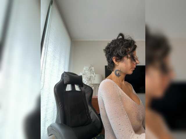 Lili-Cruz40's BongaCams show and profile