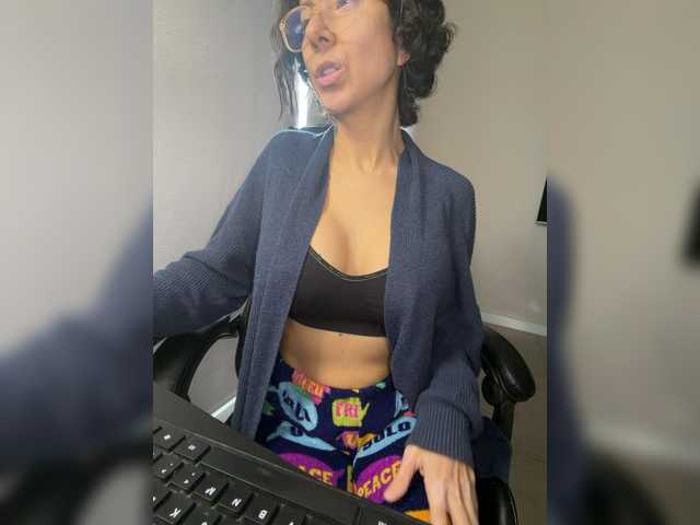 Lili-Cruz40 live cam on BongaCams