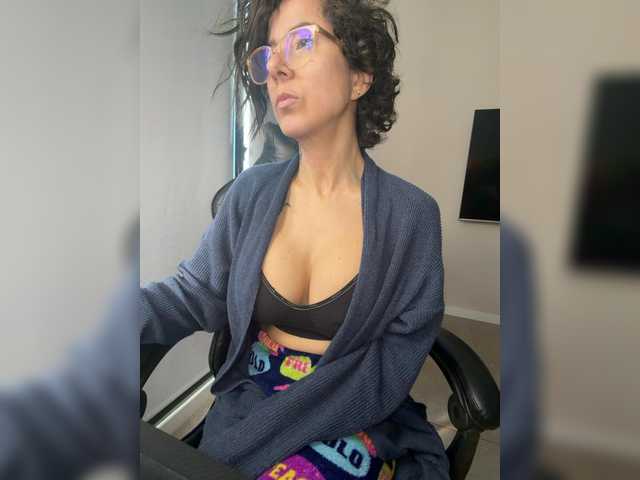 Lili-Cruz40 live cam on BongaCams
