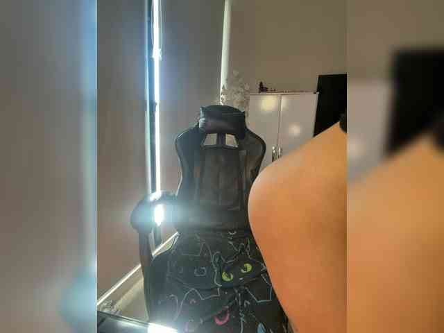 Lili-Cruz40