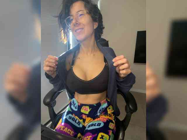 Lili-Cruz40 webcam