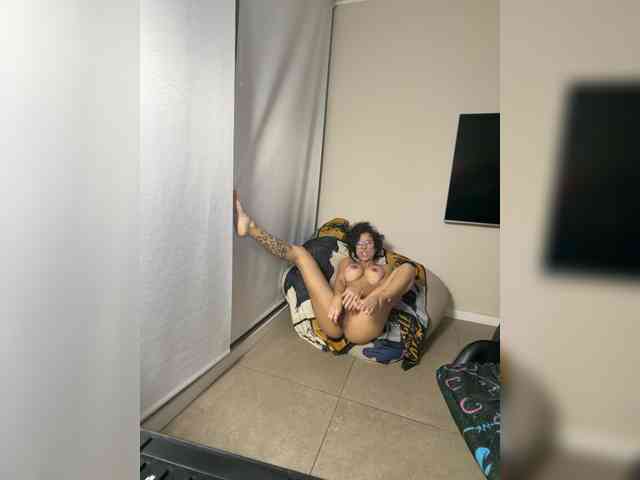 Lili-Cruz40 webcam