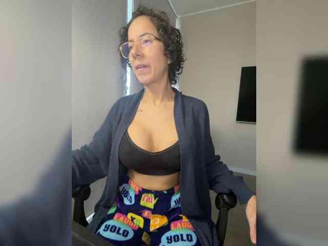 Lili-Cruz40 webcam