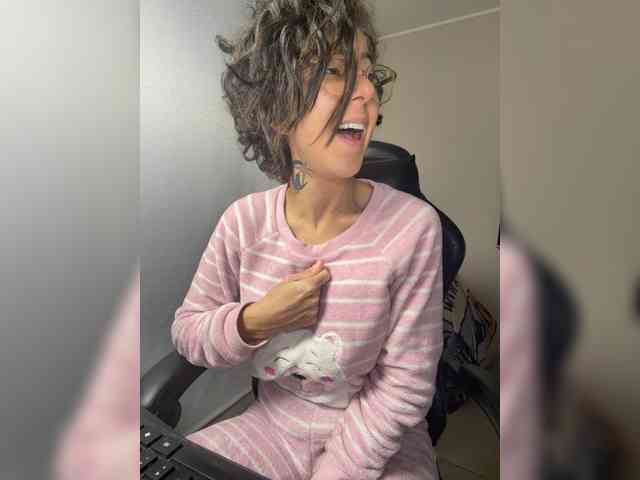 Lili-Cruz40 webcam