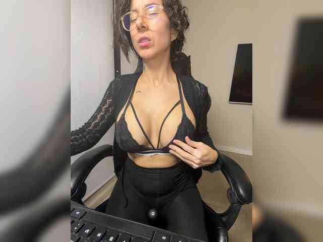 Lili-Cruz40 webcam