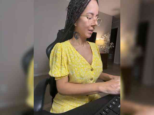 Lili-Cruz40 Live Webcam on BongaCams