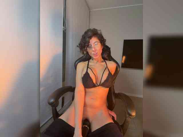 Lili-Cruz40 webcam