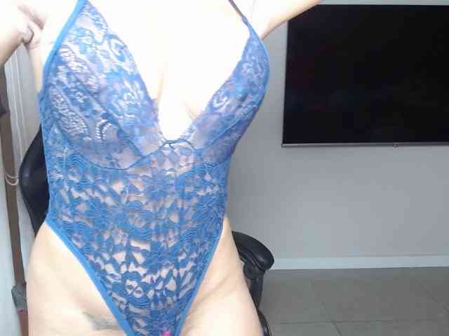 Lili-Cruz40 webcam
