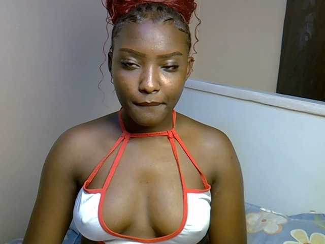le modèle EbonyBarbiee est en webcam porno dans un show sur le site bongacams, il possède les tags suivants: Ebony,Redhead,Trimmed