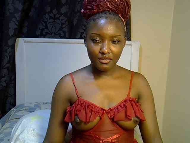 EbonyBarbiee webcam