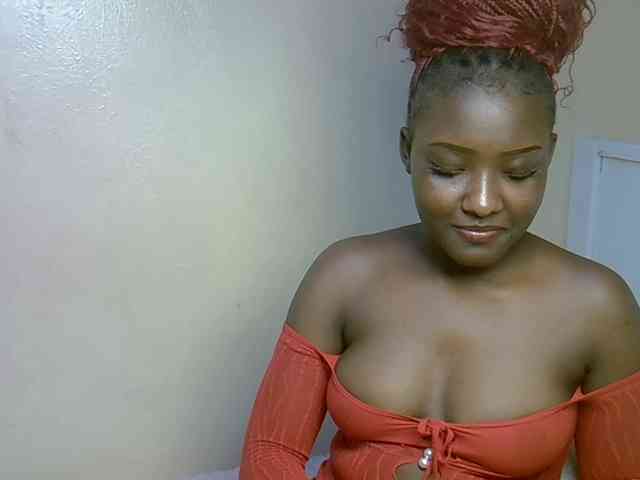 EbonyBarbiee webcam