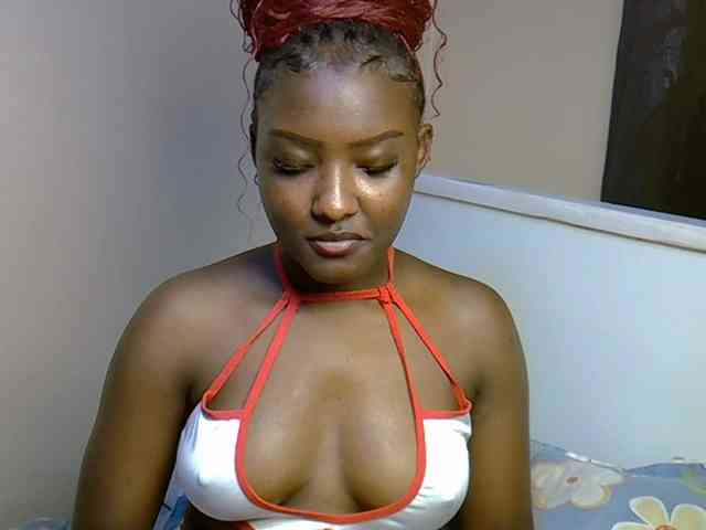 EbonyBarbiee webcam