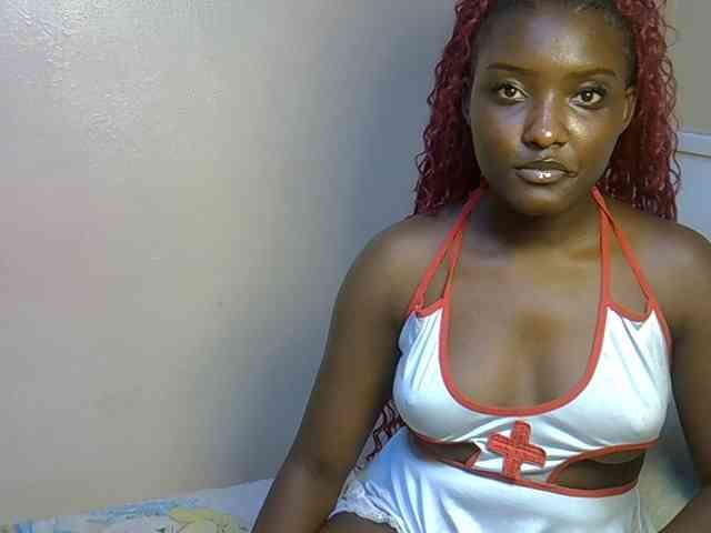 EbonyBarbiee webcam