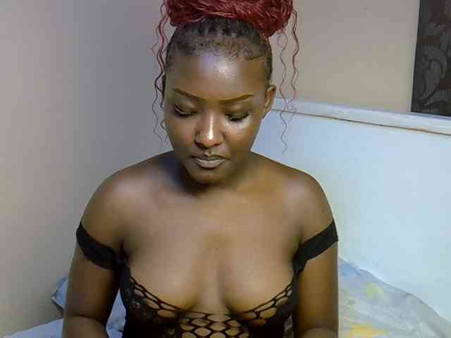 EbonyBarbiee webcam
