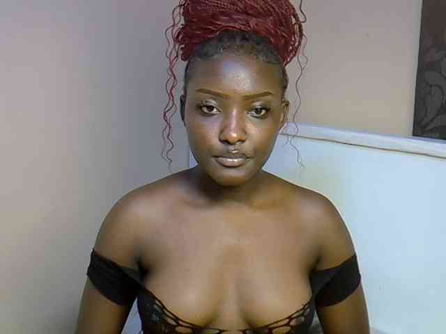 EbonyBarbiee webcam