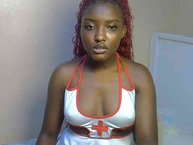 EbonyBarbiee webcam
