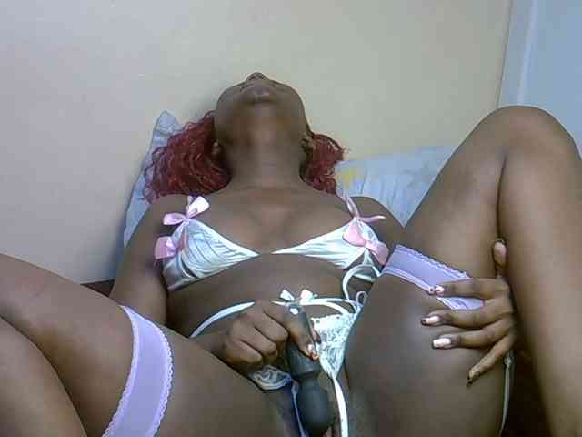 EbonyBarbiee webcam