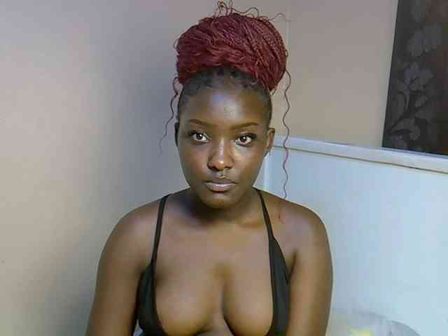 EbonyBarbiee webcam