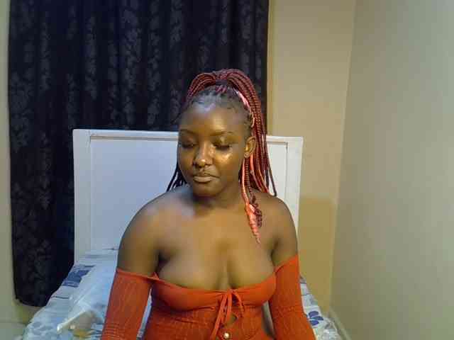 EbonyBarbiee webcam