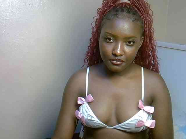 EbonyBarbiee webcam