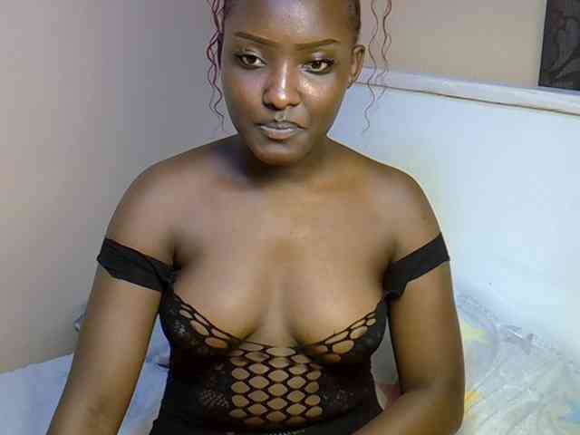 EbonyBarbiee webcam