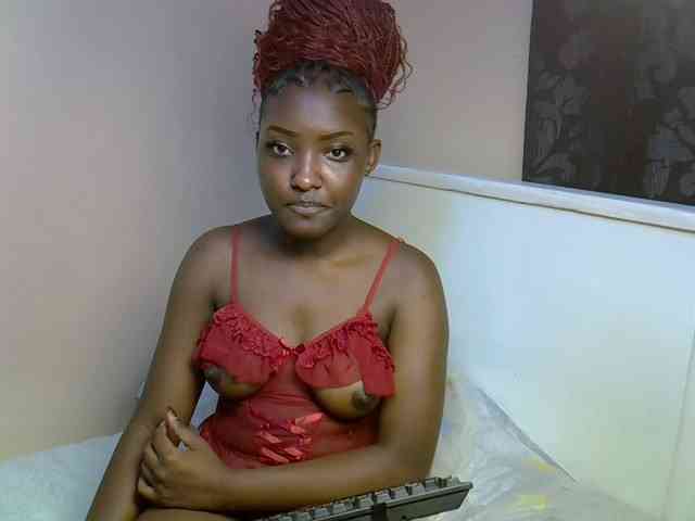 EbonyBarbiee webcam