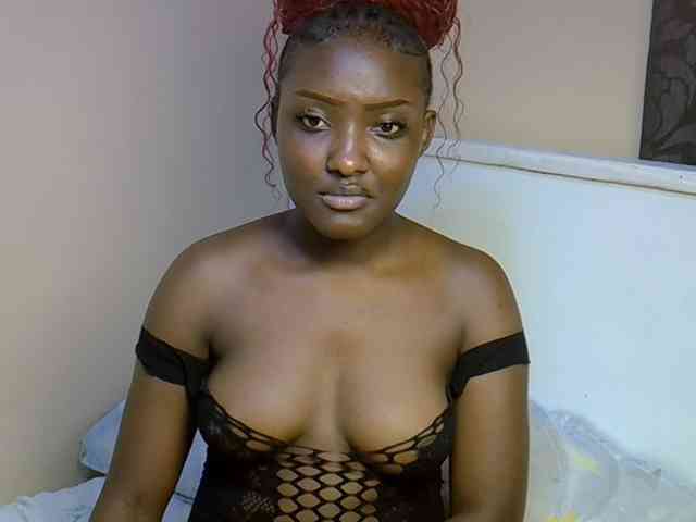 EbonyBarbiee webcam