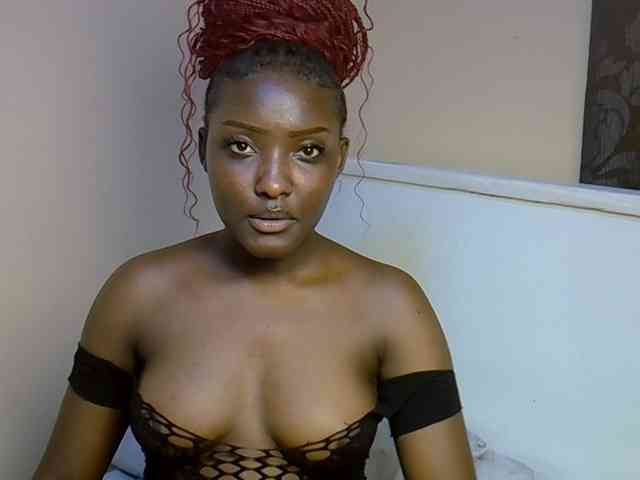 EbonyBarbiee webcam