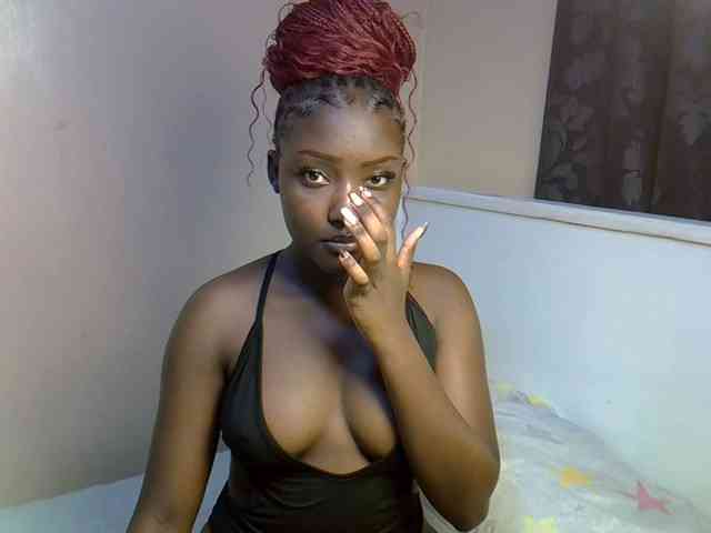 EbonyBarbiee webcam