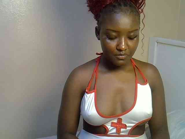 EbonyBarbiee webcam