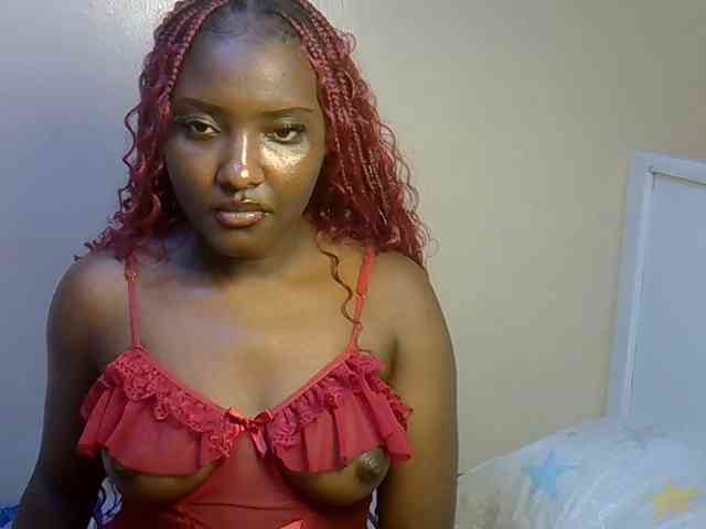 EbonyBarbiee webcam