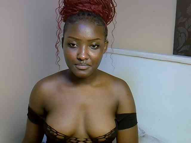 This model is live right now. EbonyBarbiee
