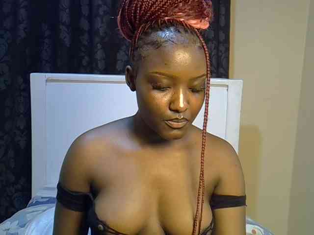 EbonyBarbiee webcam