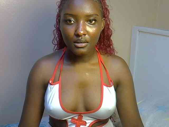 EbonyBarbiee webcam