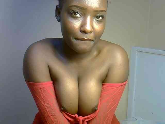 EbonyBarbiee webcam