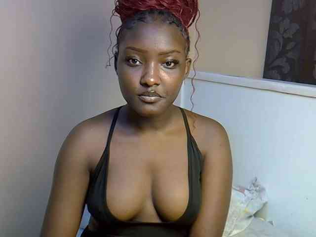 EbonyBarbiee webcam