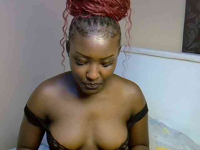 EbonyBarbiee webcam