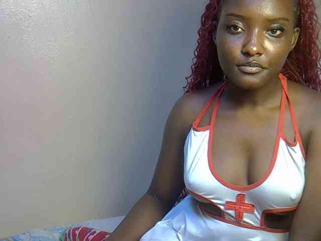 EbonyBarbiee webcam