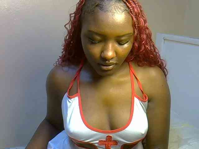 EbonyBarbiee webcam