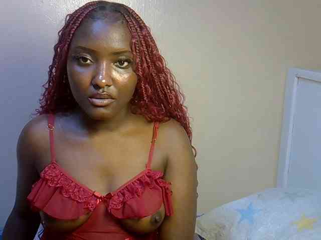 EbonyBarbiee webcam