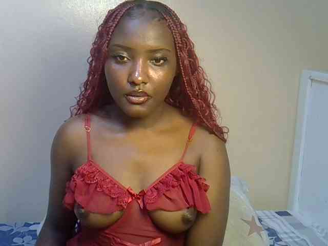 EbonyBarbiee webcam