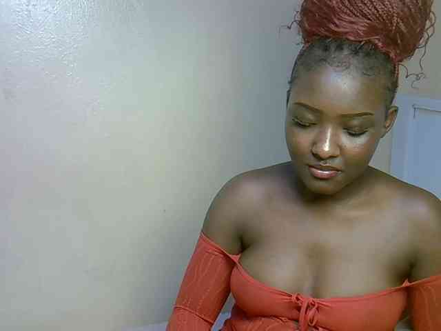 EbonyBarbiee webcam